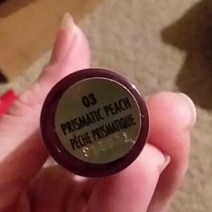 Milani Makeup - Milani lip plumper- prismatic peach Milani Makeup - Milani lip plumper- prismatic peach